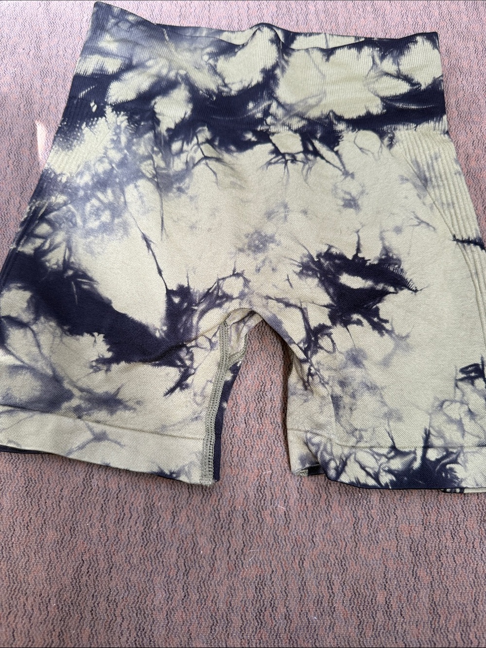Tie-Dye High-Waist Biker Shorts - Black & green